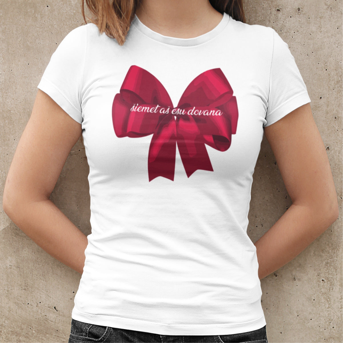 Balti moteriški marškinėliai "Šiemet aš esu dovana"