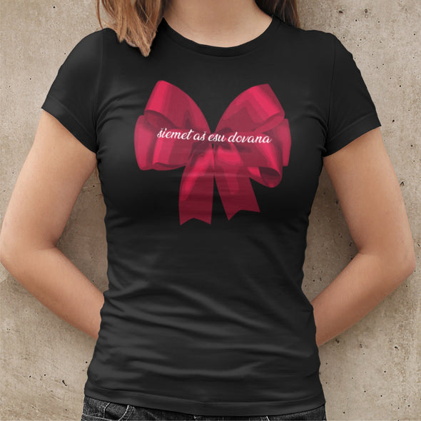 Juodi moteriški marškinėliai "Šiemet aš esu dovana"