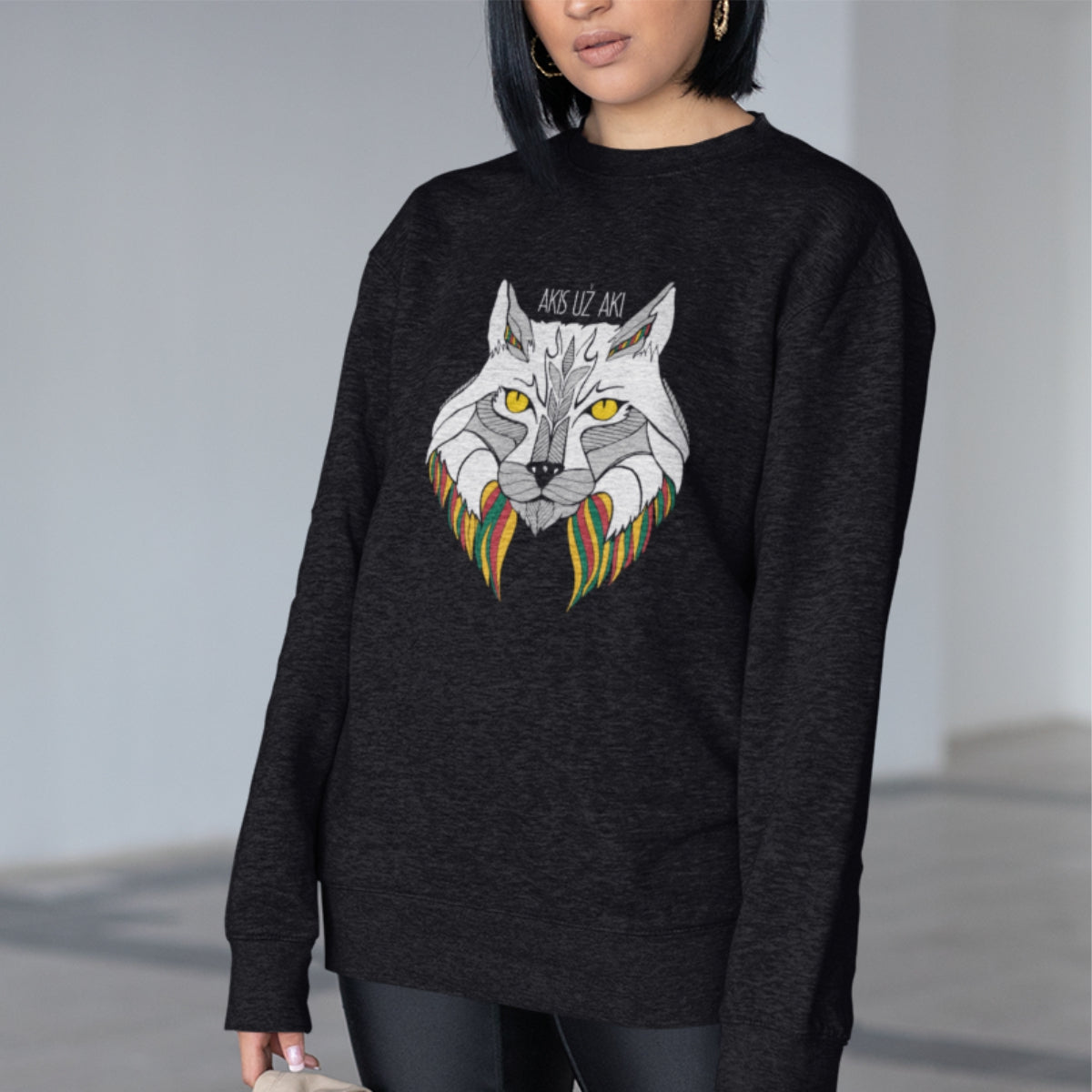 Juodas UNISEX džemperis be gobtuvo "Spalvota lūšis"