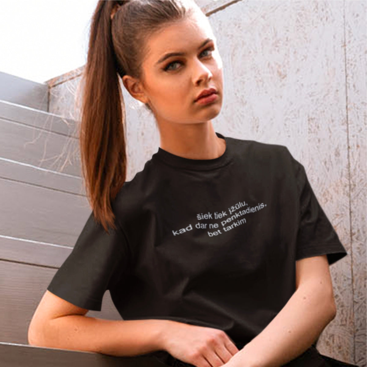 Juodi UNISEX marškinėliai "Šiek tiek įžūlu"