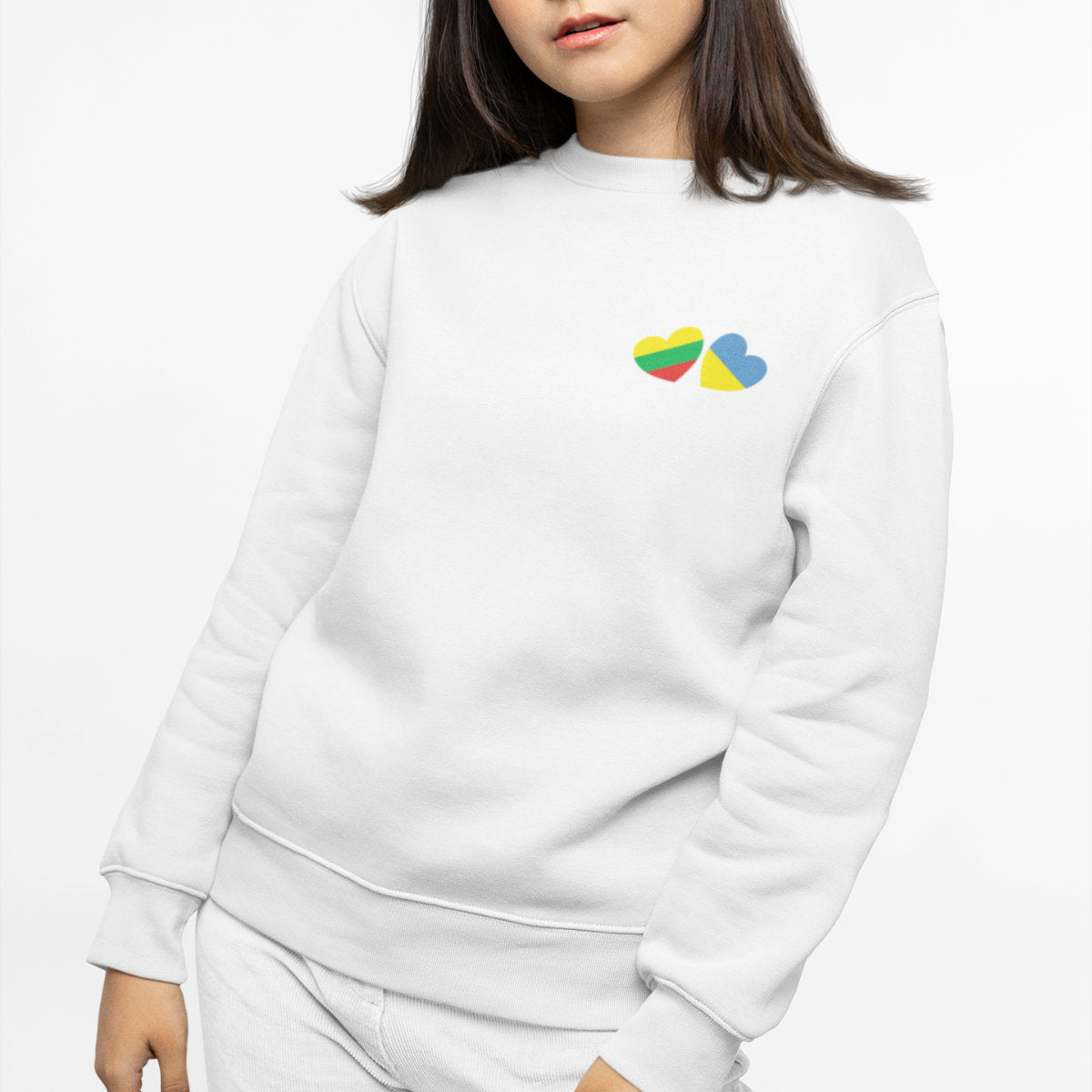 Baltas džemperis be gobtuvo "LT ir UA širdutės" ŠIURPNAČIO PASIŪLYMAS (XS dydis) ŠIURPNAČIO PASIŪLYMAS