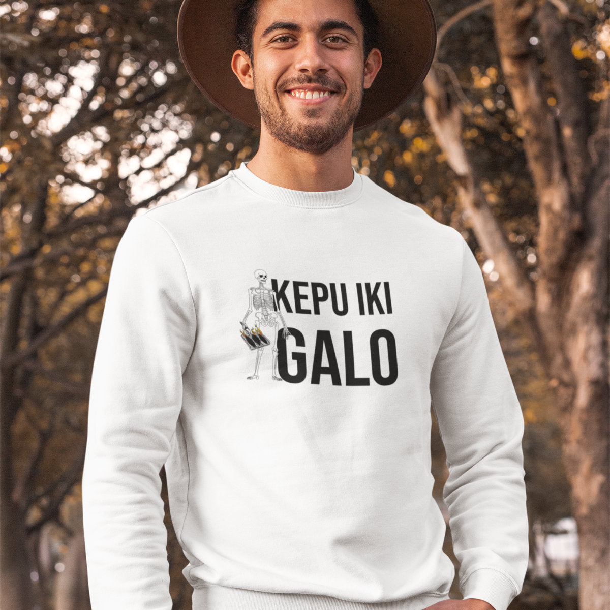 Baltas UNISEX džemperis be gobtuvo "Kepu iki galo"