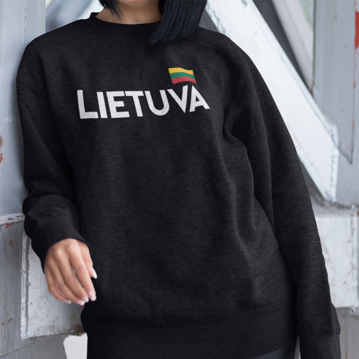 Juodas UNISEX džemperis be kapišono "Lietuva su maža vėliava"