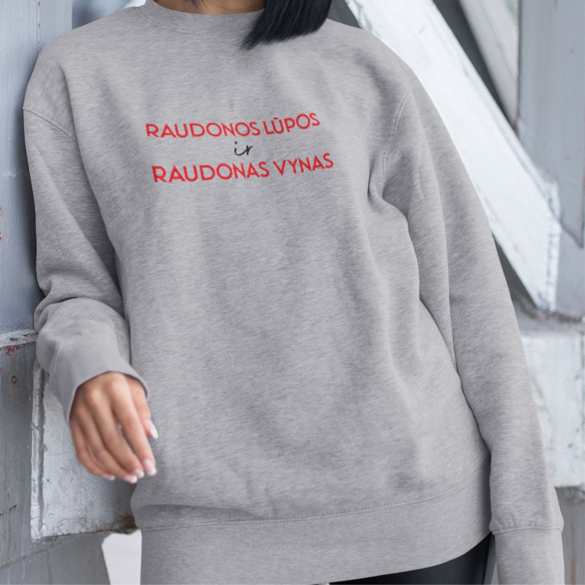 Pilkas džemperis be gobtuvo "Raudonos lūpos"