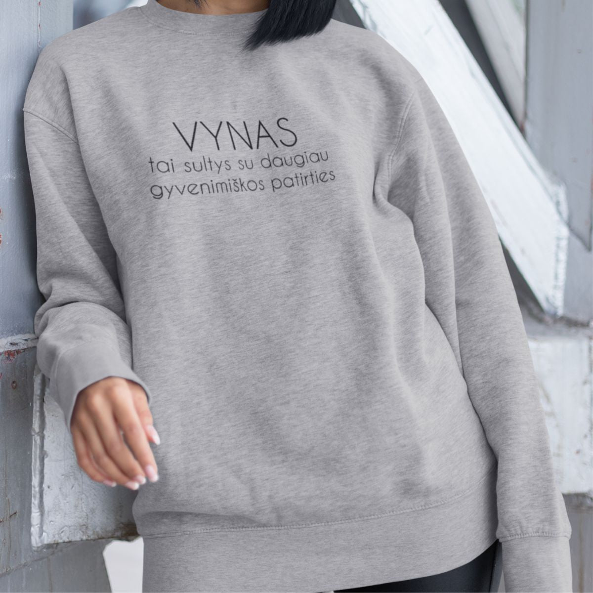 Pilkas džemperis be gobtuvo "Vynas tai sultys"