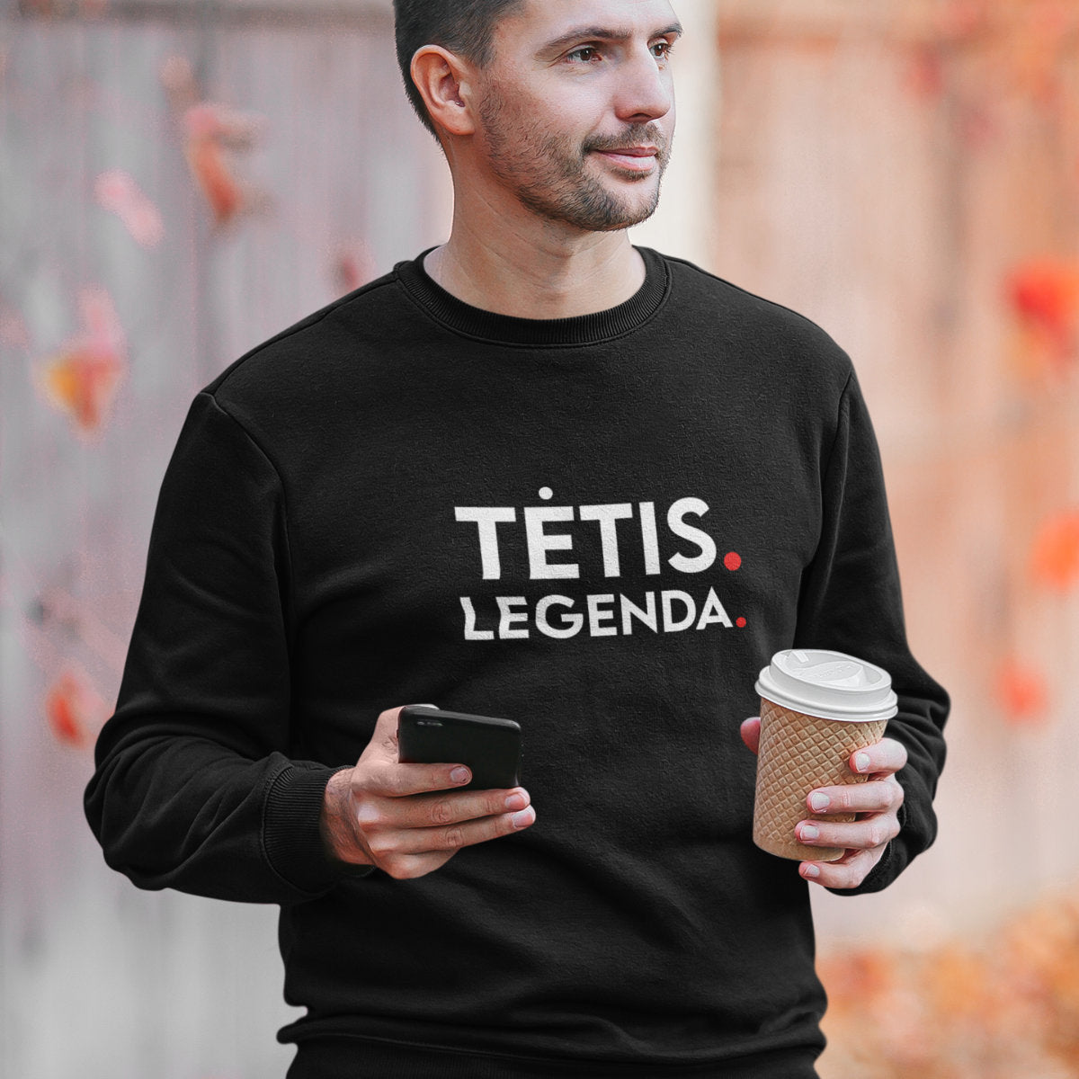 Juodas džemperis be gobtuvo su užrašu "Tėtis legenda"