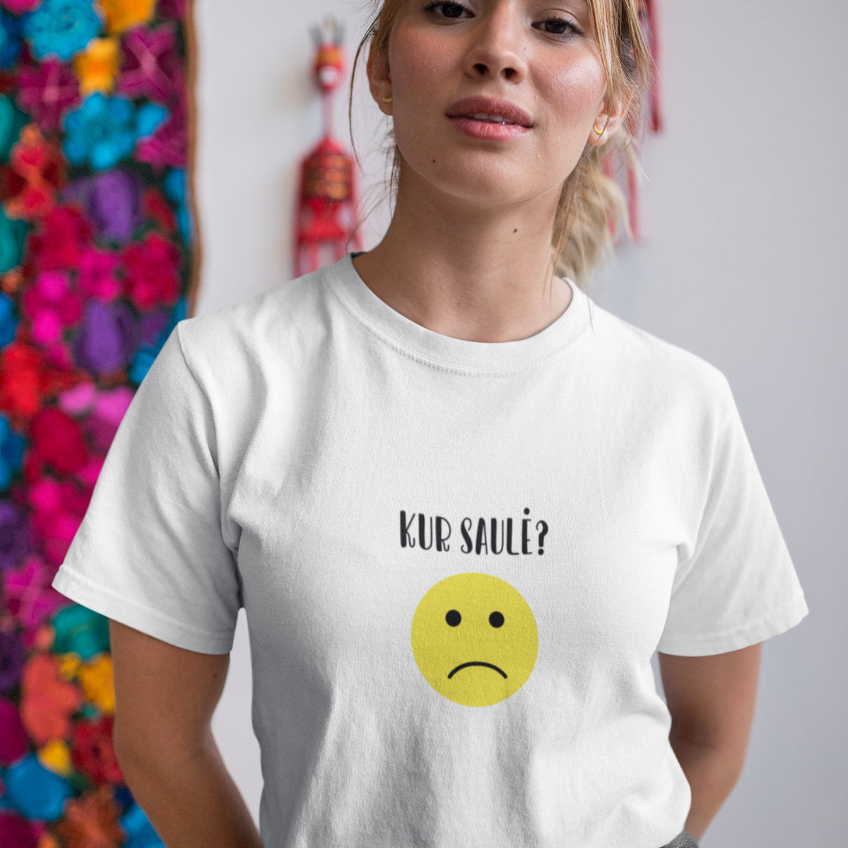 Baltos spalvos UNISEX marškinėliai "Kur saulė?"