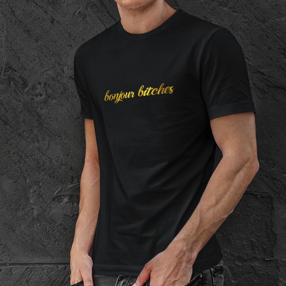 Juodi UNISEX marškinėliai su blizgiu auksiniu marginimu "Bonjour bitches"