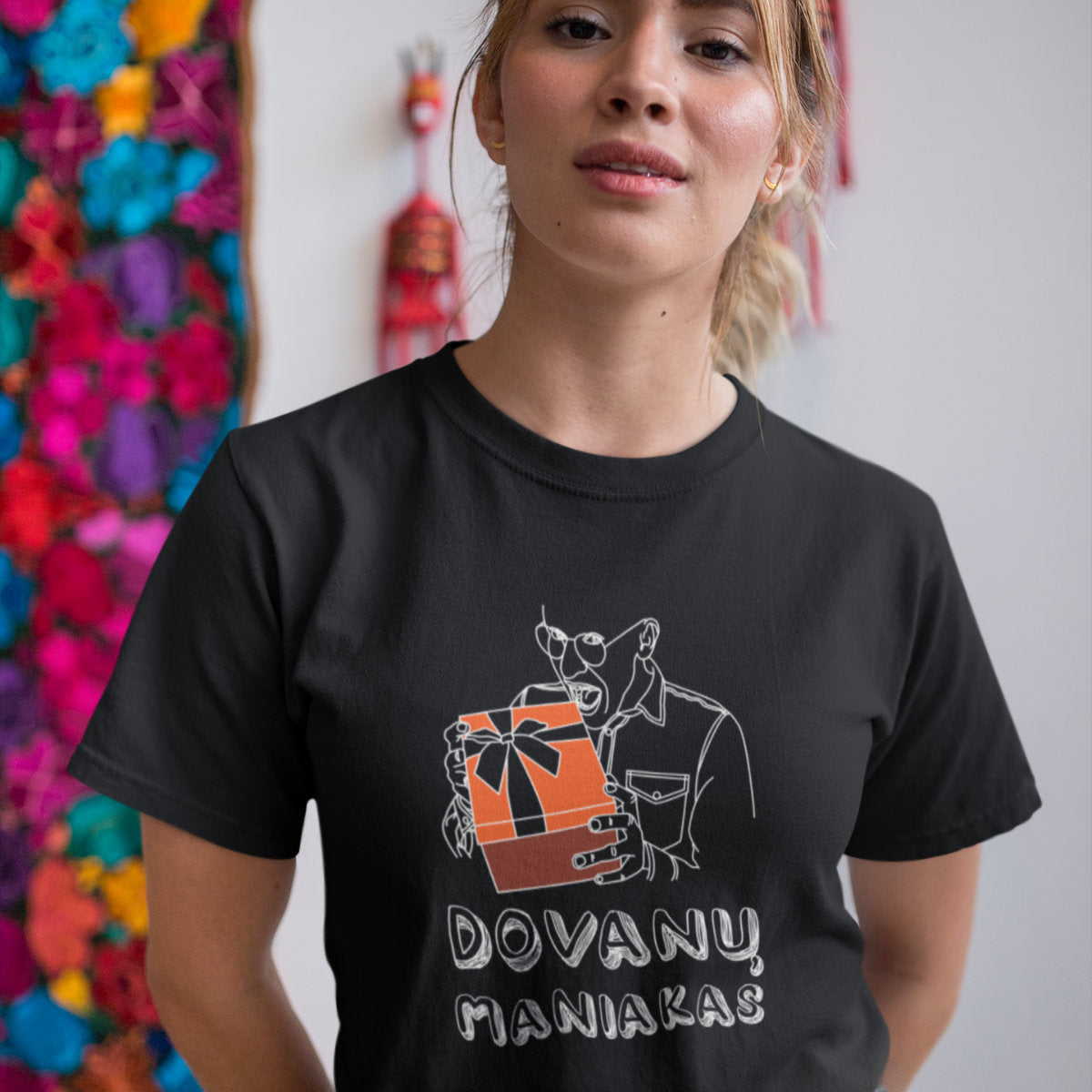 Juodi UNISEX kalėdiniai marškinėliai "Dovanų maniakas"