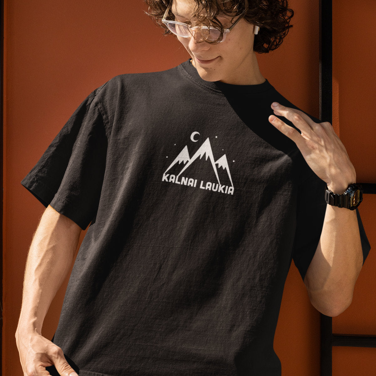 Juodos spalvos UNISEX marškinėliai "Kalnai laukia"
