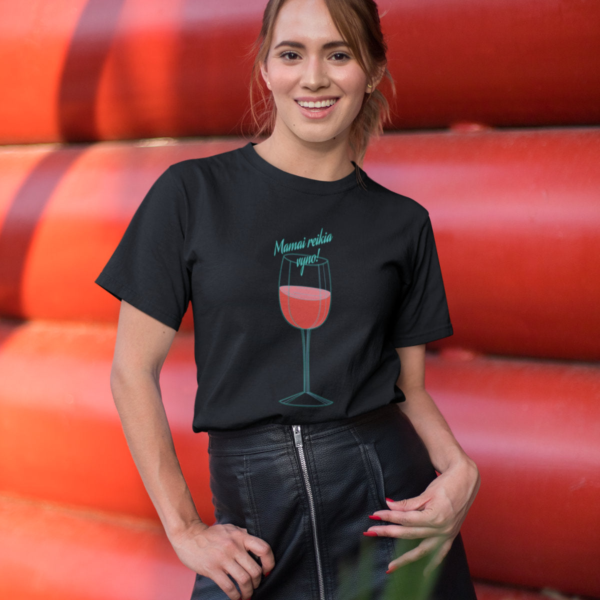 Juodi UNISEX marškinėliai "Mamai reikia vyno“