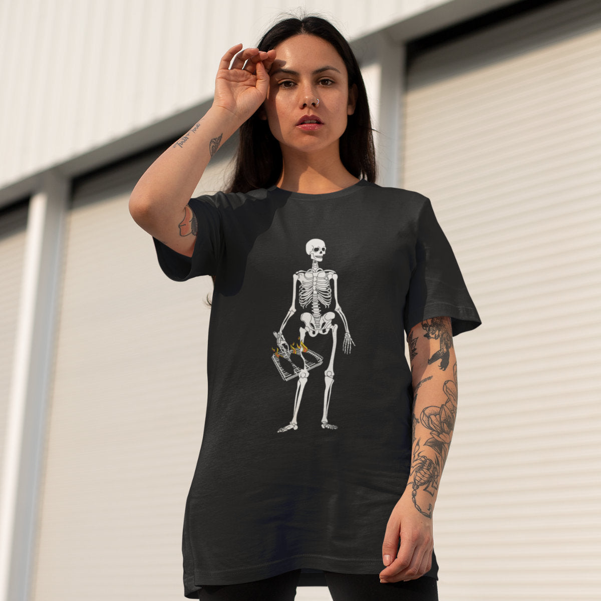 Juodi UNISEX marškinėliai "Skeletas grilina"