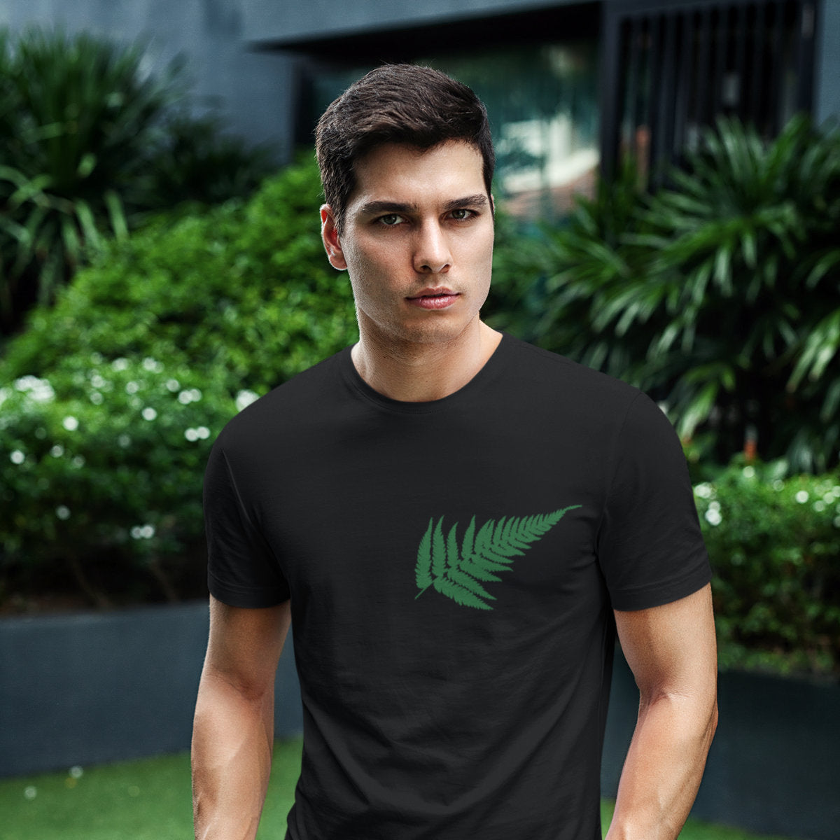 Juodi UNISEX marškinėliai su aksominiu žaliu marginimu "Papartis"