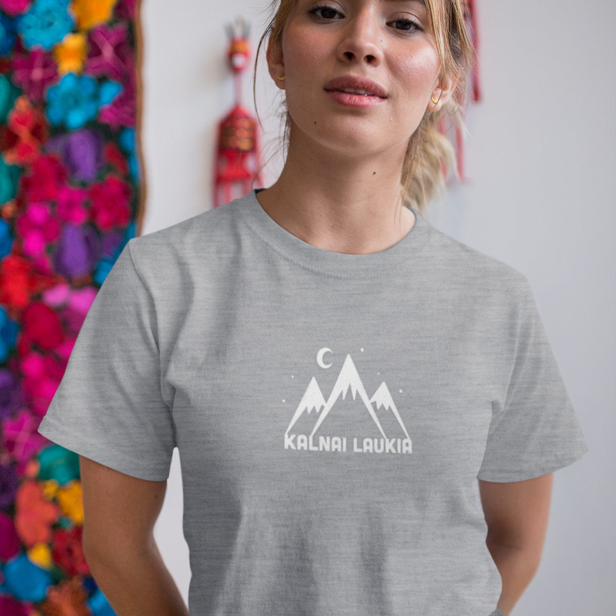 Pilkos melanžinės spalvos UNISEX marškinėliai "Kalnai laukia"