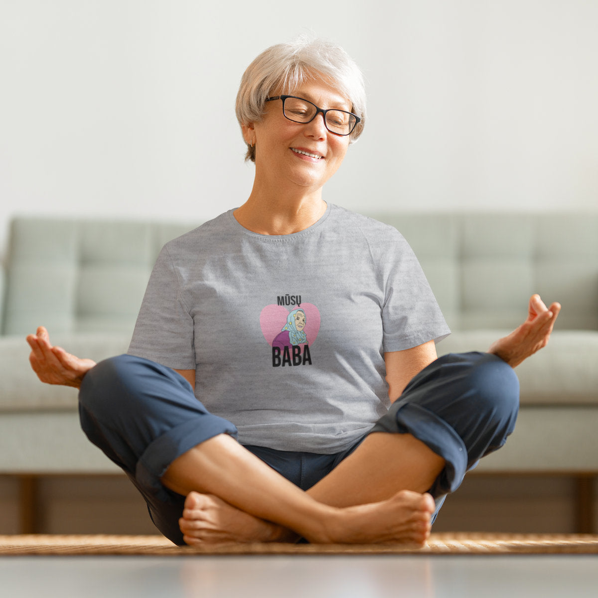 Pilki melanžiniai unisex marškinėliai "Mūsų baba“
