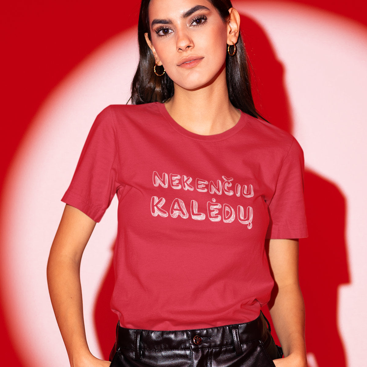 Raudoni UNISEX marškinėliai "Nekenčiu Kalėdų"