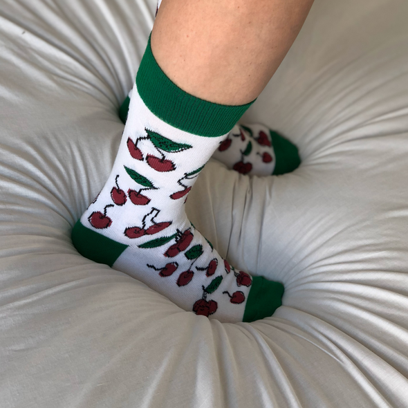 Saldžios vyšnios - Linksmos baltos kojinės (Penguin socks)