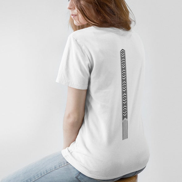 Balti UNISEX marškinėliai su spauda ant nugaros "Tvirtybė"
