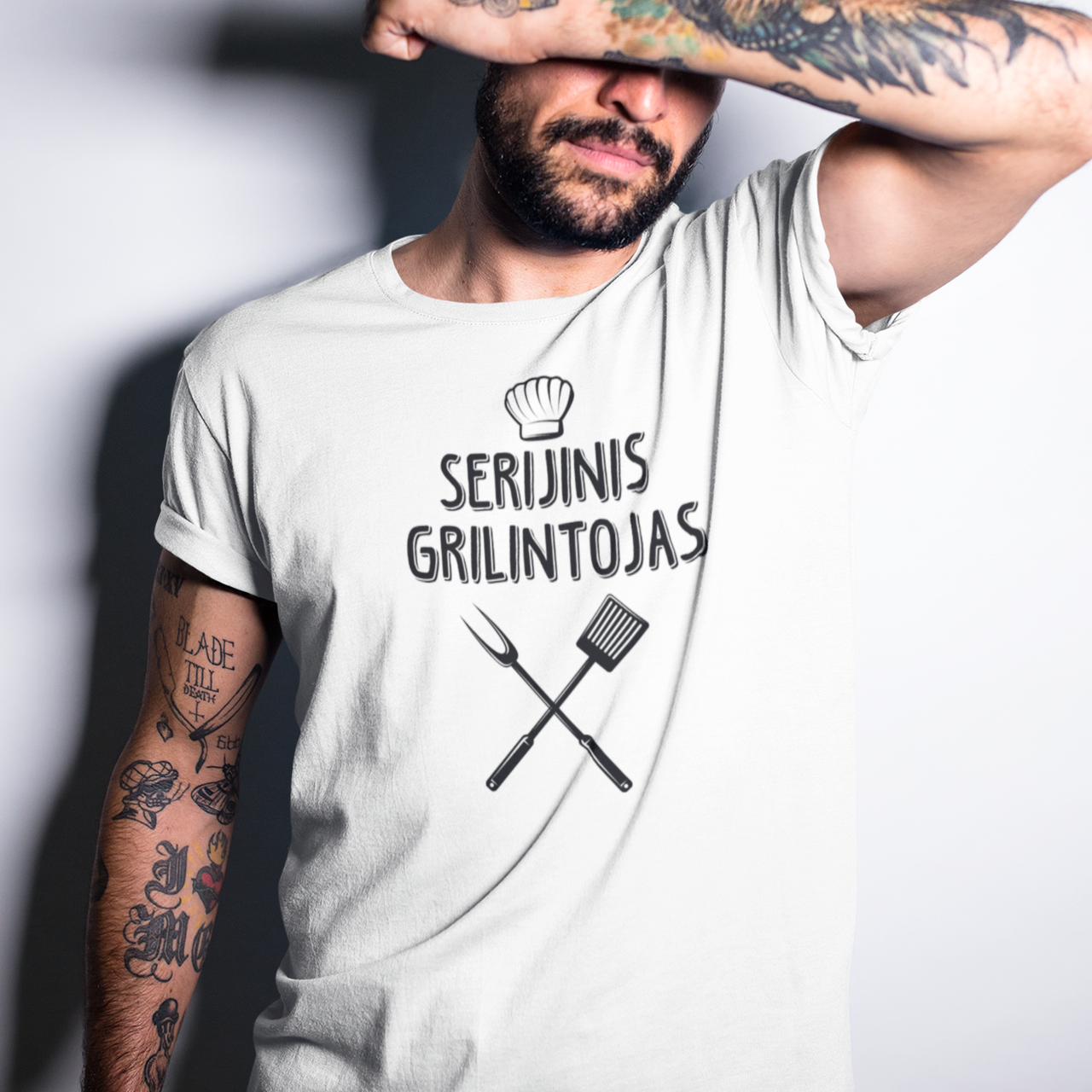 Balti UNISEX marškinėliai "Serijinis grilintojas"