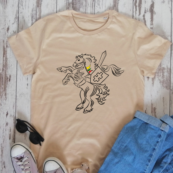 Smėlio spalvos UNISEX ekologiškos medvilnės marškinėliai "Kovojantis Vytis"