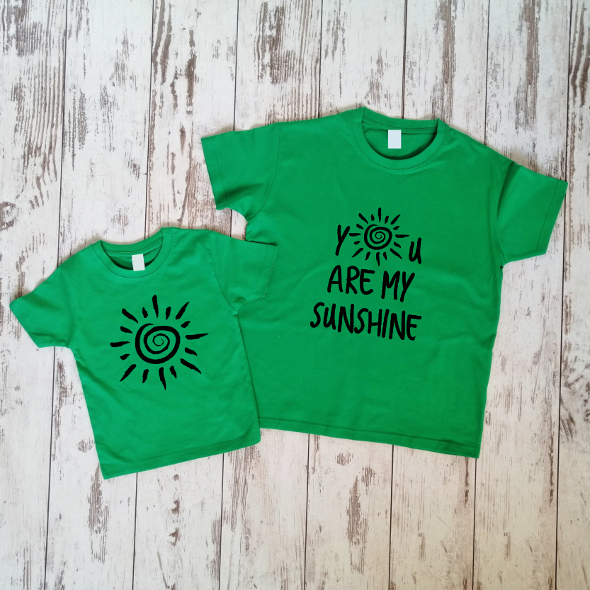 Šviesiai žali unisex marškinėliai šeimoms "You are my sunshine“