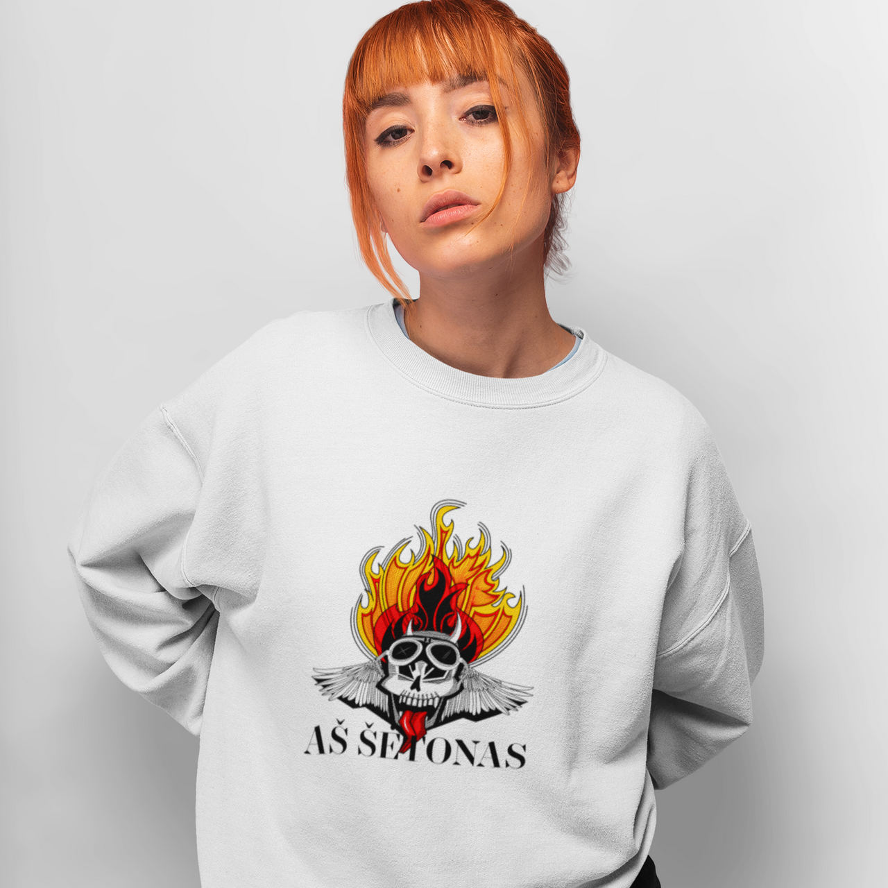 Baltas UNISEX džemperis be gobtuvo su užrašu "AŠ ŠĖTONAS"