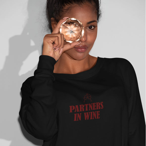 Juodas džemperis be gobtuvo "Partners in wine"