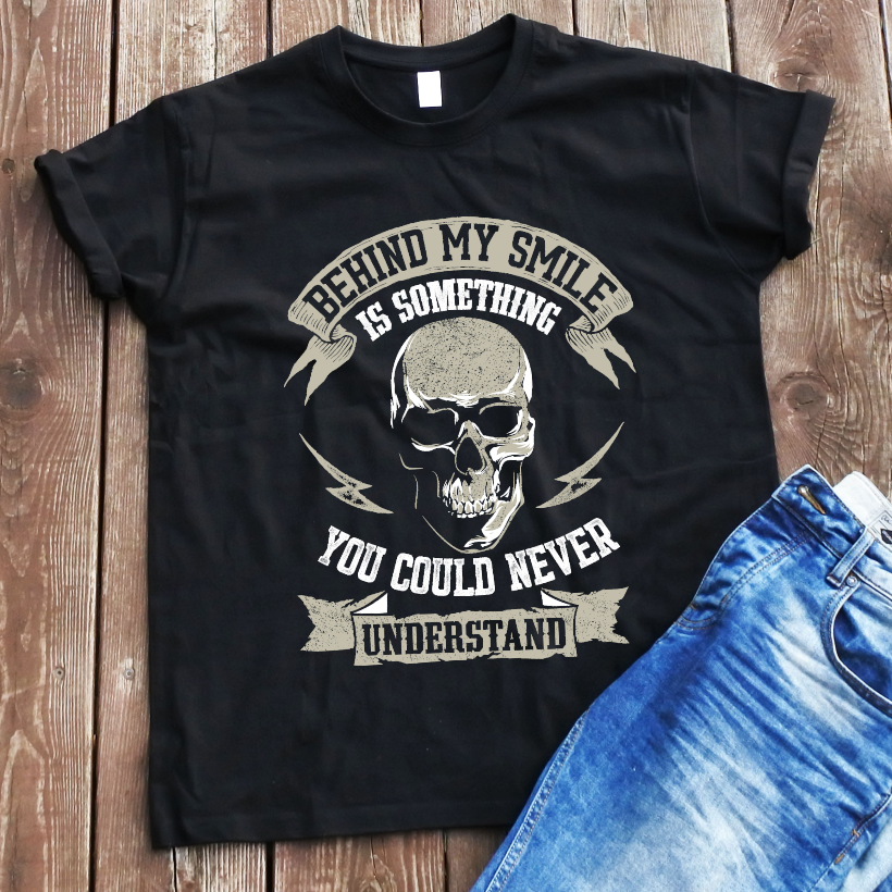 Juodi marškinėliai "Behind my smile“
