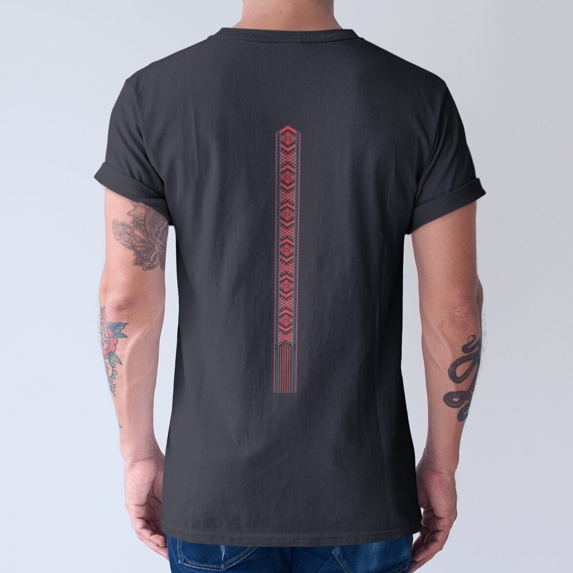 Juodi UNISEX marškinėliai su spauda ant nugaros "Liepsnojanti tvirtybė"