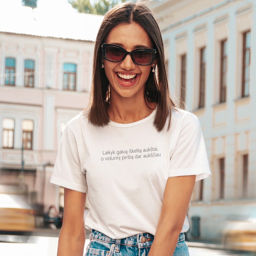 Balti UNISEX marškinėliai "Laikyk galvą iškeltą aukštai"