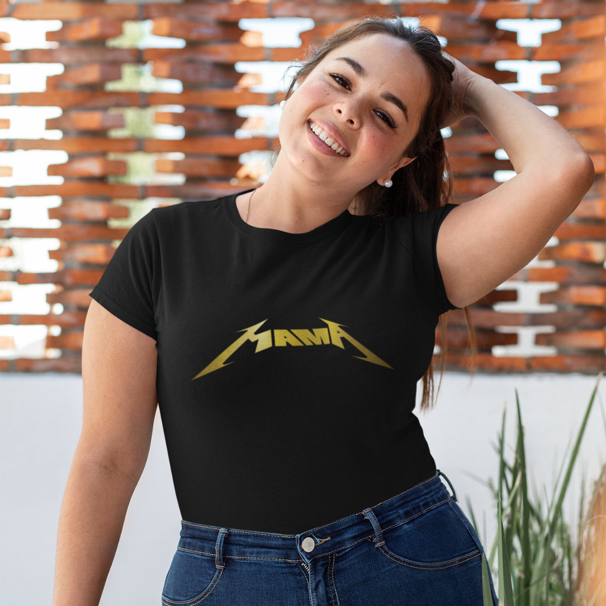 Juodi moteriški marškinėliai su auksiniu marginimu "Mama rocks"