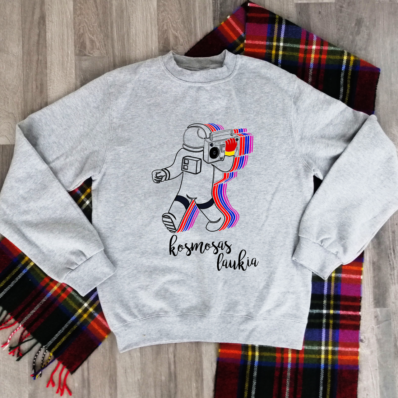 Pilkas džemperis be gobtuvo "Kosmosas laukia"