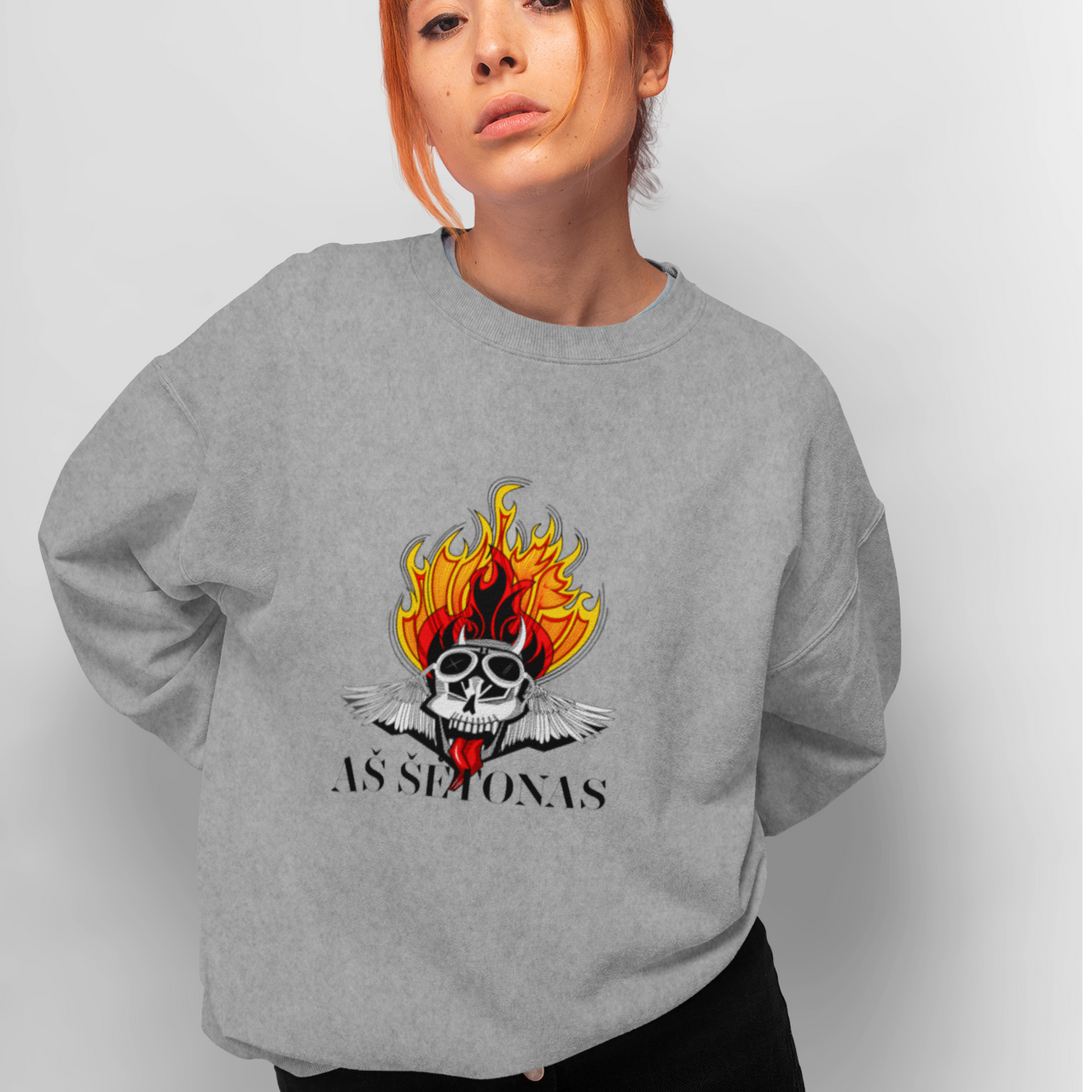 Pilkas melanžinis džemperis be gobtuvo su užrašu "AŠ ŠĖTONAS"