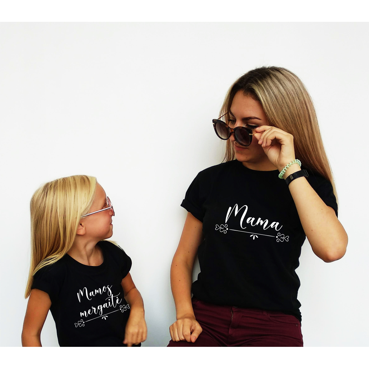 Juodi marškinėliai "Mamos mergaitė“
