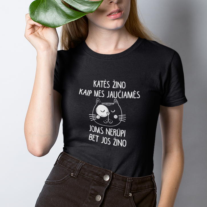 Juodi moteriški marškinėliai "Katės žino"