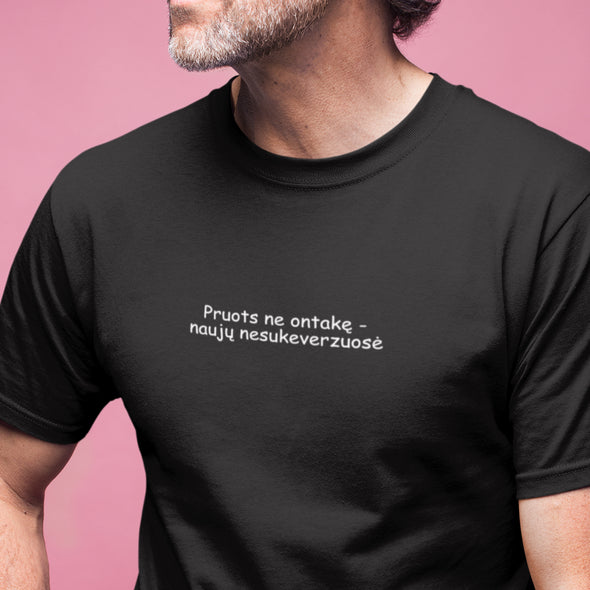 Juodi UNISEX marškinėliai su žemaitišku užrašu "Pruots ne ontakę - naujų nesukeverzuosė"