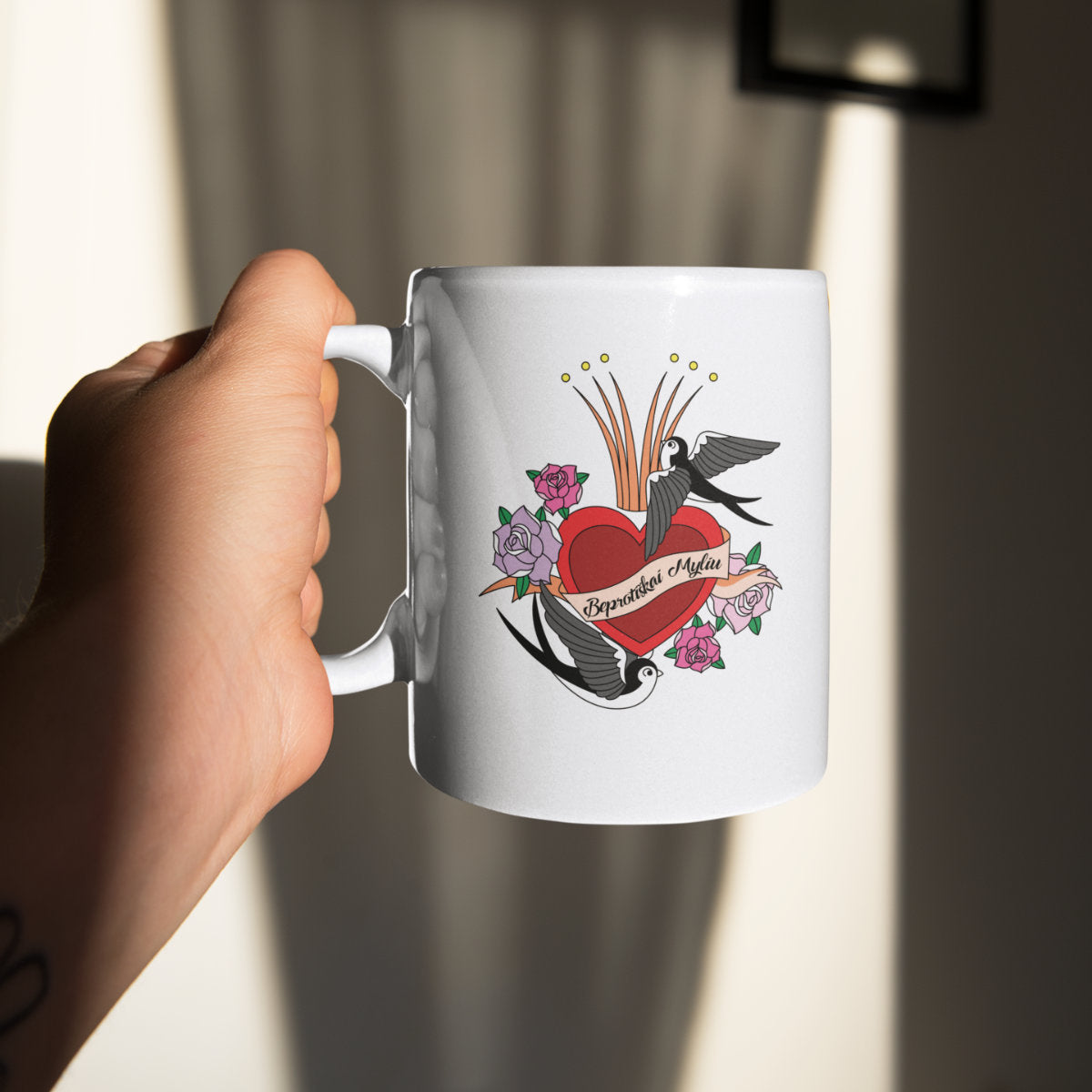 Puodelis su spauda "Beprotiškai myliu"