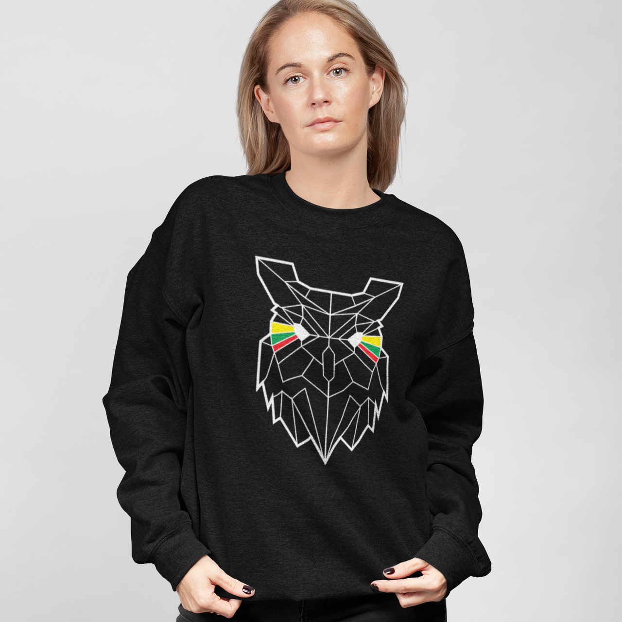 Juodas UNISEX džemperis be gobtuvo "Geometrinė pelėda"