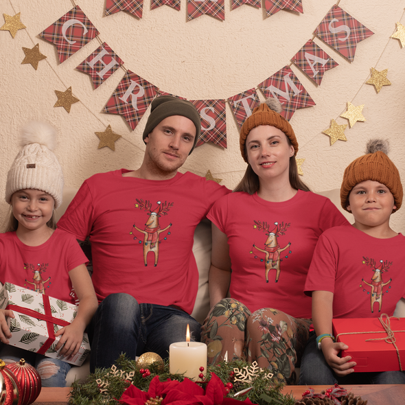 Raudoni vaikiški marškinėliai šeimoms "Briedžių šeimyna“ Vaikiškas dizainas