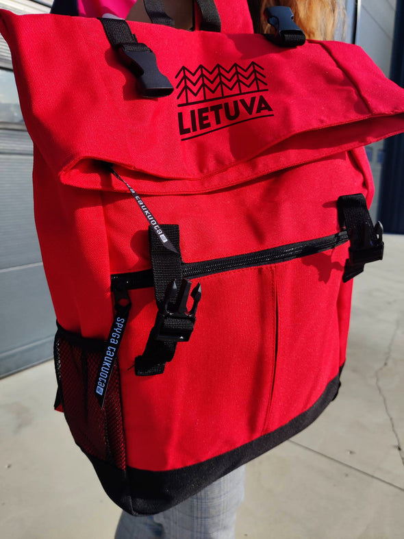 Raudonos spalvos užlenkiama kuprinė su juoda aplikacija "Lietuvos sengirė“