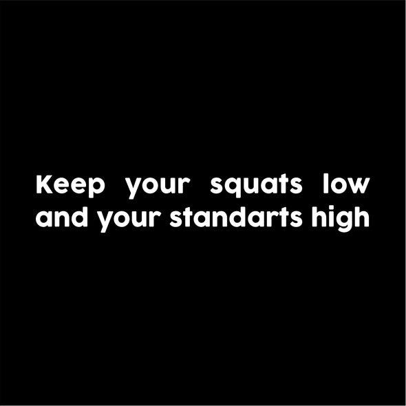 Juodi UNISEX marškinėliai "Keep your squats low"
