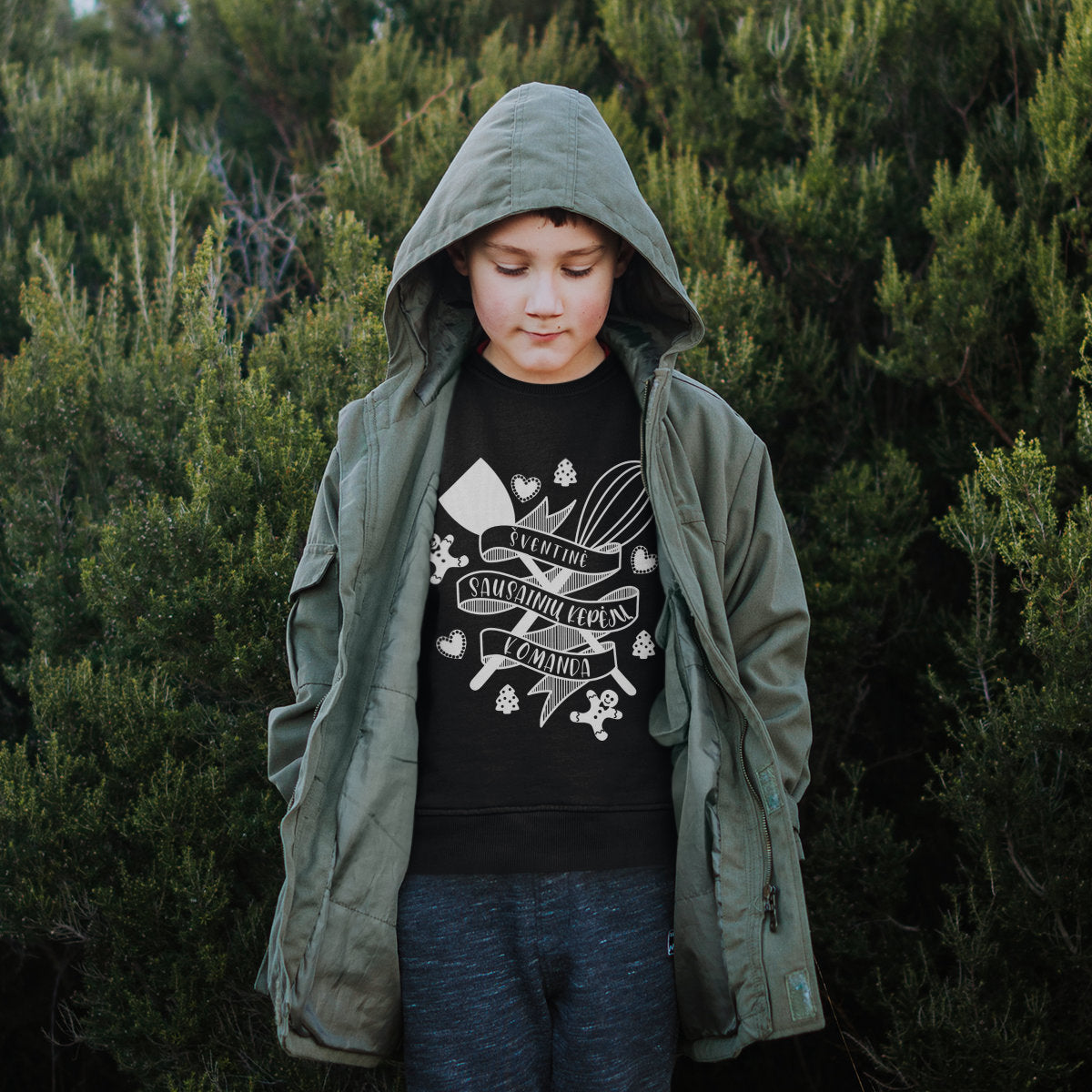 Vaikiškas juodas kalėdinis džemperis "Sausainiu kepejai"