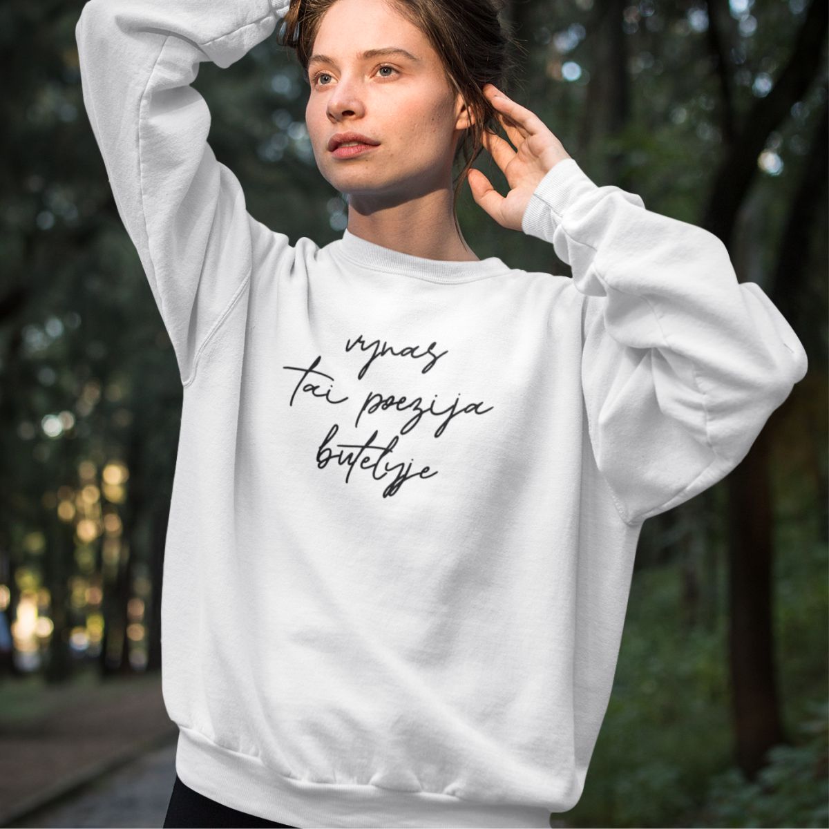 Baltas UNISEX džemperis be gobtuvo "Vynas tai poezija"