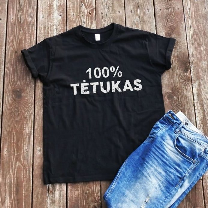 Juodi marškinėliai su užrašu "100% tėtukas“